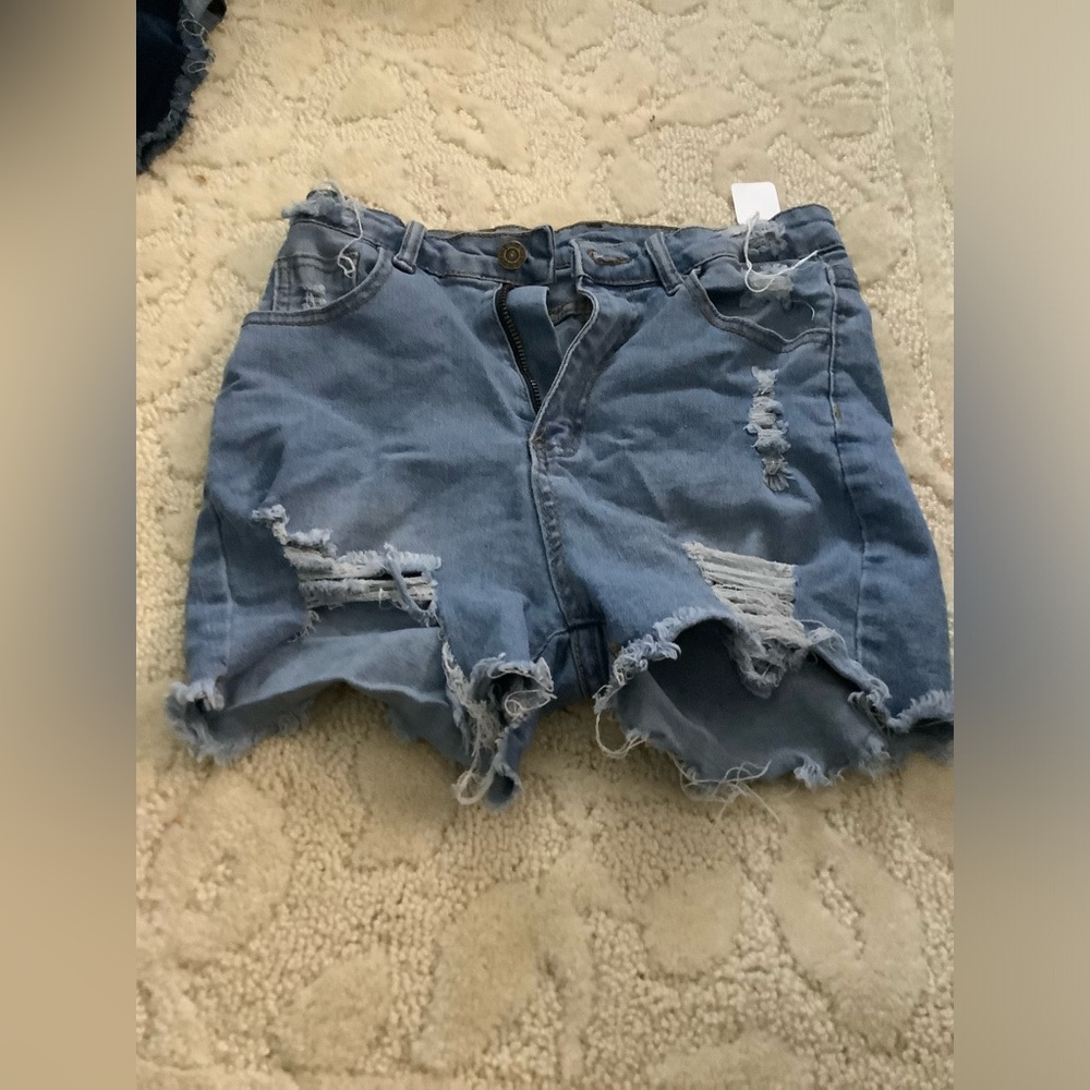 Ripped Short Jeans